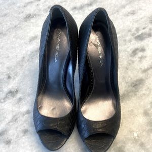Via Spiga black leather python peep toe heels size 7.5
